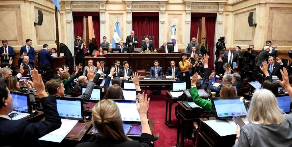 Con 37 votos a favor, el Senado aprobó el proyecto del Gobierno para agilizar desalojos y limitar expropiaciones