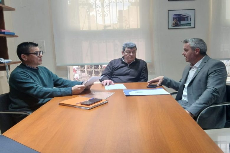 Avanzan en el proceso licitatorio para finalizar 72 viviendas en Colón con fondos provinciales