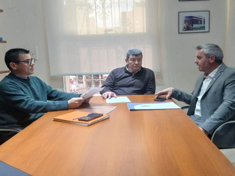 Avanzan en el proceso licitatorio para finalizar 72 viviendas en Colón con fondos provinciales