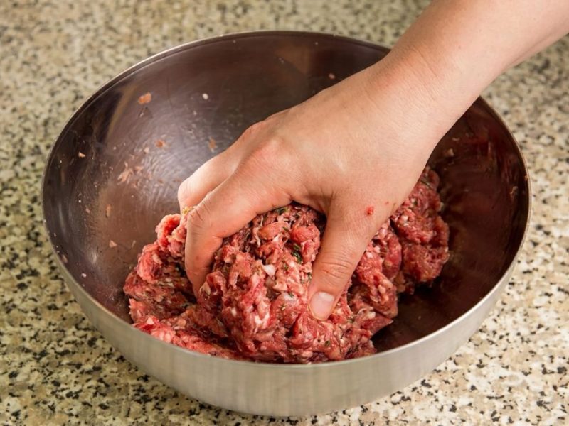 Salud de Entre Ríos advierte que los menores de cinco años no deben consumir carne picada para prevenir el SUH