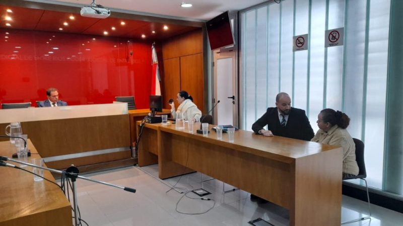 Cumplirá arresto domiciliario la mujer acusada de apuñalar en el cráneo y el rostro a su pareja