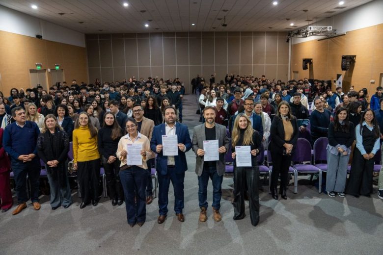 El Gobierno provincial lanzó en Concordia la campaña de crianza digital saludable