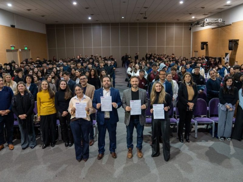 El Gobierno provincial lanzó en Concordia la campaña de crianza digital saludable