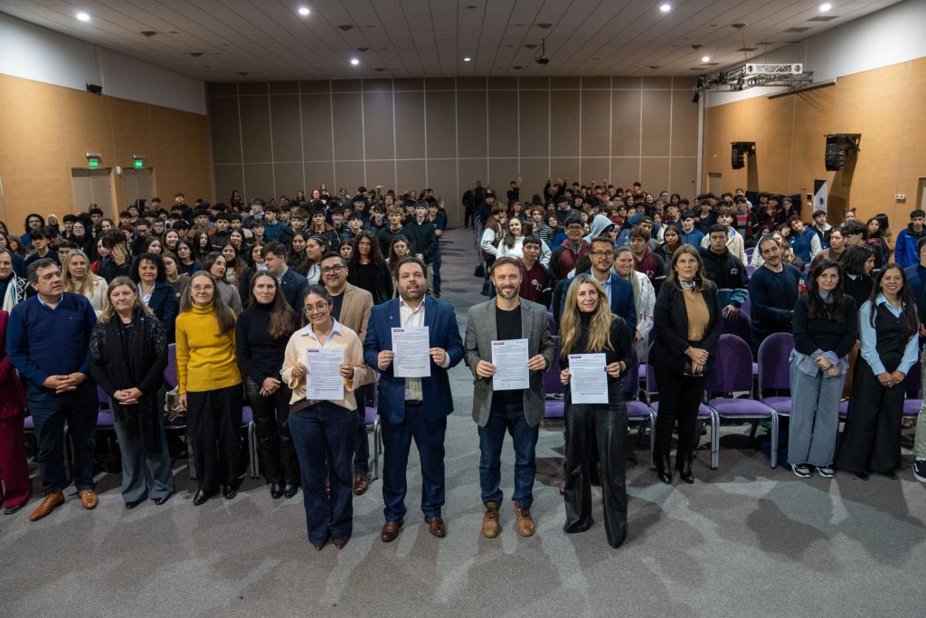 El Gobierno provincial lanzó en Concordia la campaña de crianza digital saludable