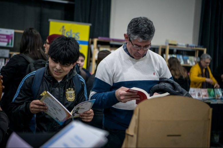Comenzó la decimocuarta edición de la Feria del Libro Paraná Lee organizada por el municipio