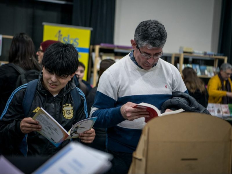 Comenzó la decimocuarta edición de la Feria del Libro Paraná Lee organizada por el municipio