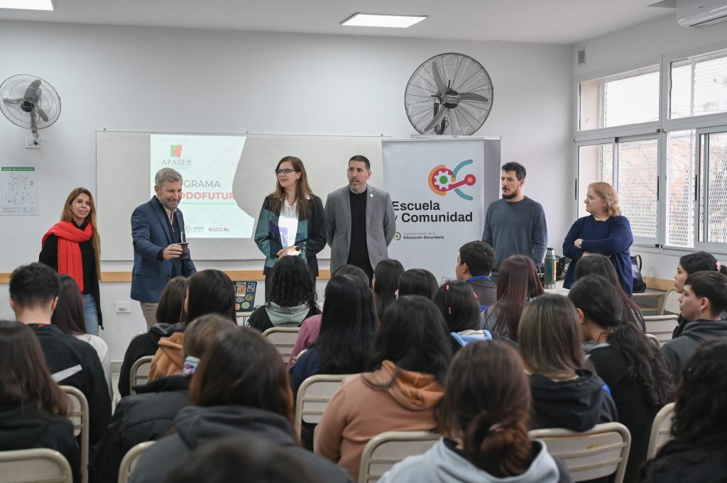 El gobernador Frigerio inauguró el nuevo edificio para la Escuela Secundaria del Bicentenario de Paraná