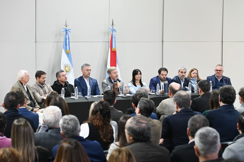 El gobernador Rogelio Frigerio encabezó una reunión de gabinete ampliado para repasar las transformaciones de la gestión