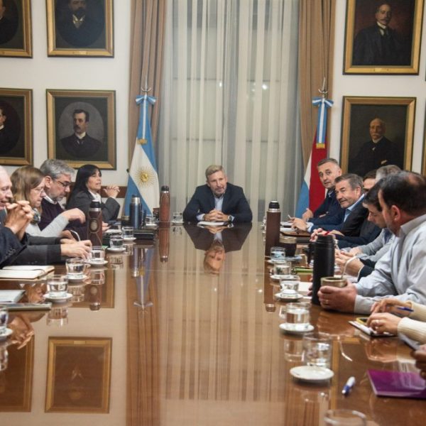 El gabinete provincial analizó la logística fluvial y el plan de infraestructura vial con eje en la maquinaria adquirida