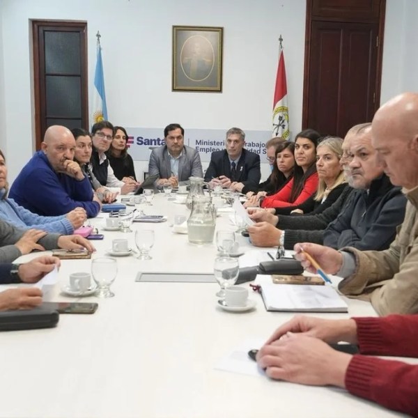 Salió por decreto el aumento a docentes de Santa Fe en un día de paro nacional