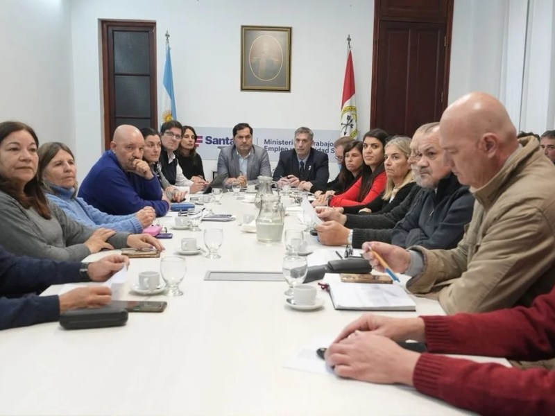 Salió por decreto el aumento a docentes de Santa Fe en un día de paro nacional