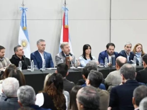 Frigerio encabezó una reunión de gabinete ampliado y pidió a su equipo profundizar el rumbo de gestión