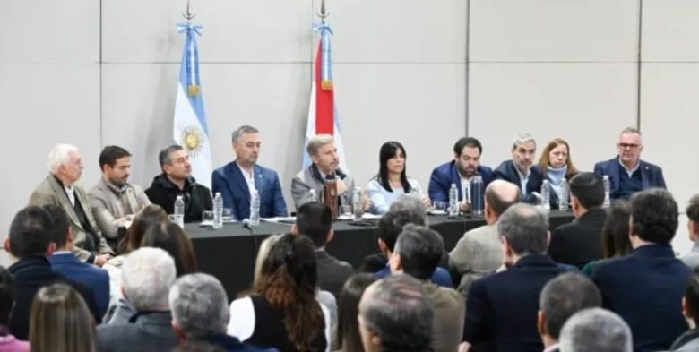 Frigerio encabezó una reunión de gabinete ampliado y pidió a su equipo profundizar el rumbo de gestión