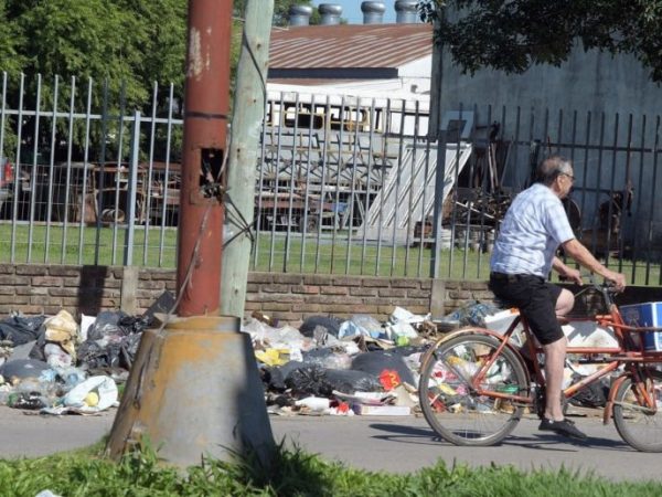 Concejales de Santa Fe exigen la limpieza de microbasurales, desagües y cunetas en distintos barrios de la capital