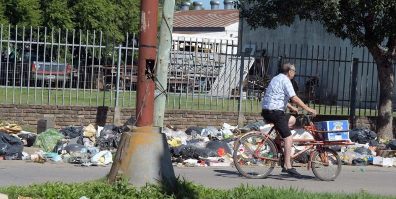 Concejales de Santa Fe exigen la limpieza de microbasurales, desagües y cunetas en distintos barrios de la capital