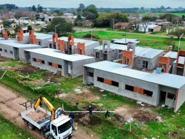 Esperanza: avanza la construcción de 14 viviendas en barrio La Orilla y se acerca el cierre de inscripción