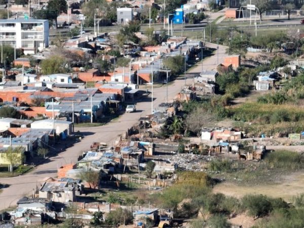 Crecimiento de asentamientos en zonas de riesgo hídrico de Santa Fe: un relevamiento muestra el avance en los barrios vulnerables