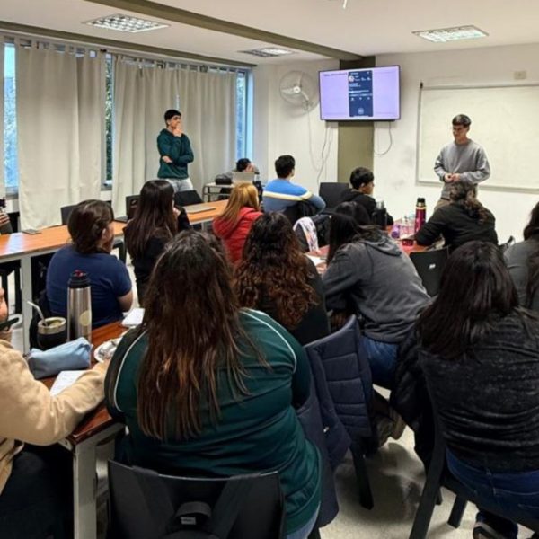Copnaf y Uader capacitaron a adolescentes en el uso seguro de herramientas digitales y protección de la privacidad