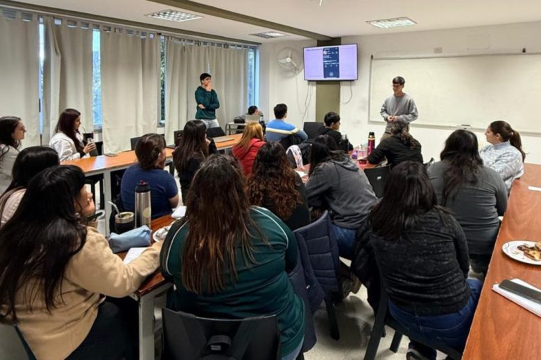 Copnaf y Uader capacitaron a adolescentes en el uso seguro de herramientas digitales y protección de la privacidad