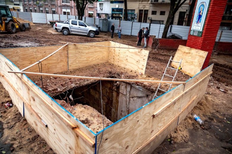 Rosario: sorprendente hallazgo en la Plaza de la Cooperación durante las obras de remodelación
