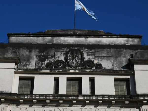 Dictaron prisión preventiva a dos hermanos por un violento asalto a un adolescente en la capital santafesina