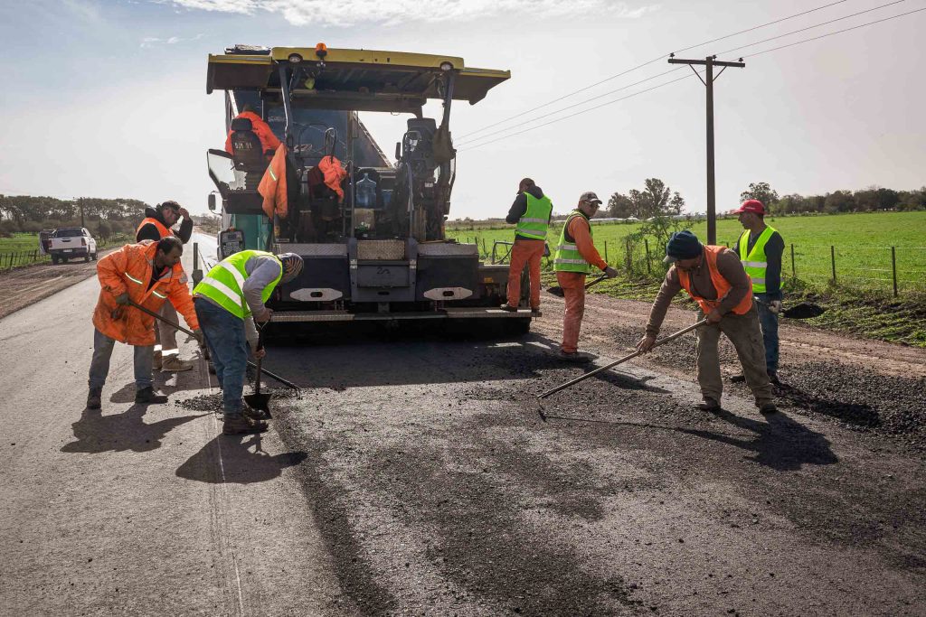 Avanza la pavimentación de la Ruta Provincial 23 con una inversión superior a los 29.000 millones de pesos