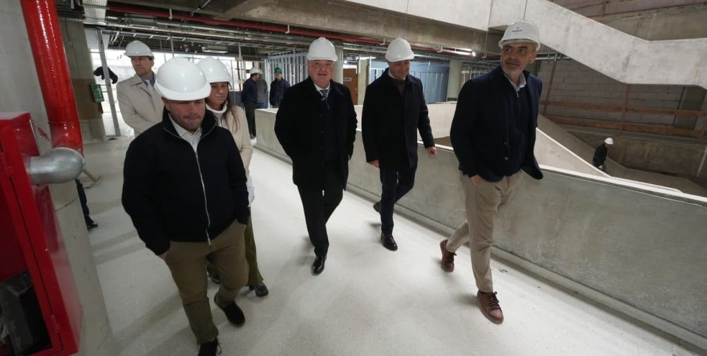 Felipe Michlig recorrió el nuevo edificio del Instituto Superior N.º 8 en Santa Fe y destacó el avance de las obras provinciales