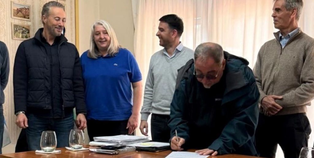 Casilda firmó un convenio con Vialidad Provincial para repavimentar la Ruta 19-S