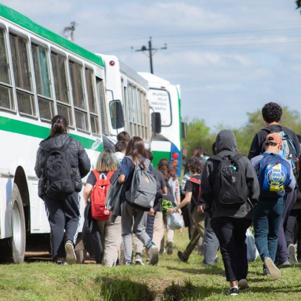 El transporte escolar rural acerca a más de 10.000 estudiantes a la escuela