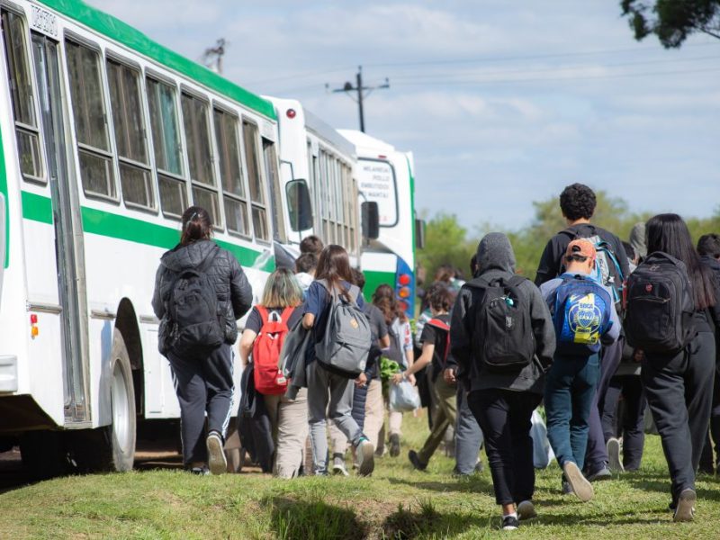 El transporte escolar rural acerca a más de 10.000 estudiantes a la escuela