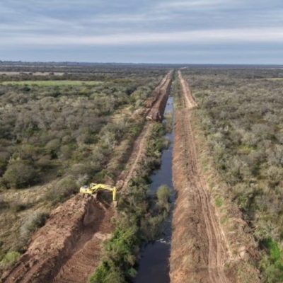 Santa Fe inició la limpieza de 12 canales troncales con una inversión multimillonaria
