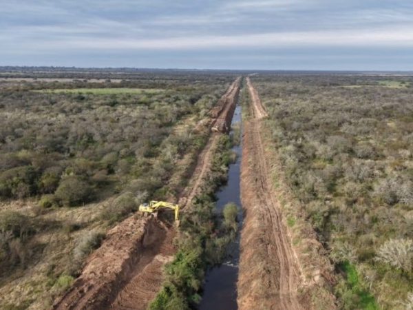 Santa Fe inició la limpieza de 12 canales troncales con una inversión multimillonaria