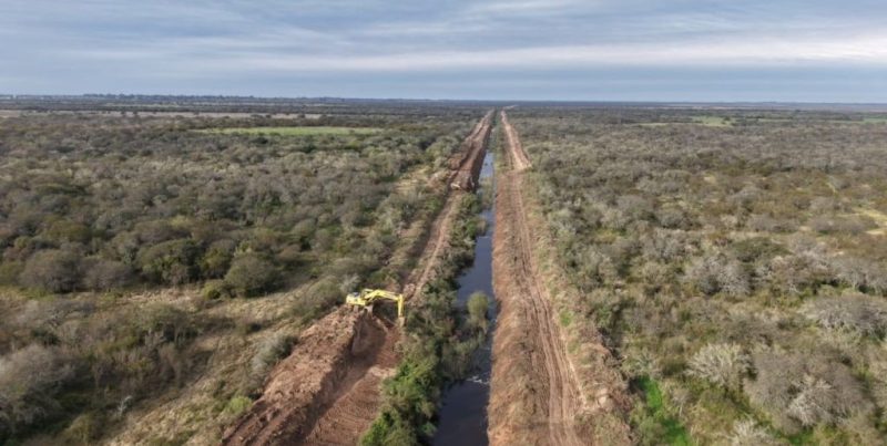 Santa Fe inició la limpieza de 12 canales troncales con una inversión multimillonaria