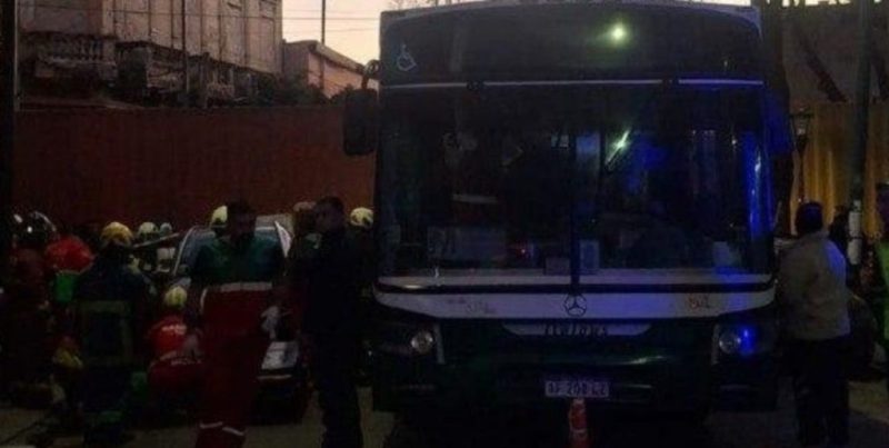 Choque de tren y colectivo en La Boca, a metros de La Bombonera
