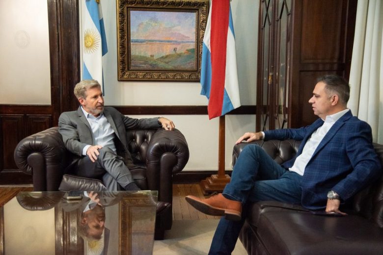 Rogelio Frigerio y Mauricio Davico analizaron temas de gestión hídrica, salud y obras en Casa de Gobierno