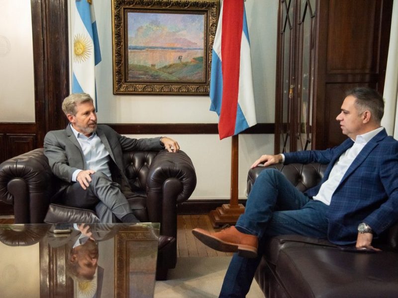 Rogelio Frigerio y Mauricio Davico analizaron temas de gestión hídrica, salud y obras en Casa de Gobierno
