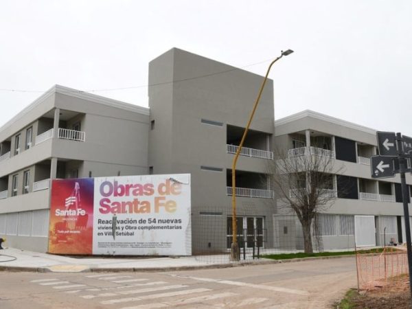 Entregan 54 viviendas a estatales y trabajadores de prensa en barrio Villa Setúbal de Santa Fe