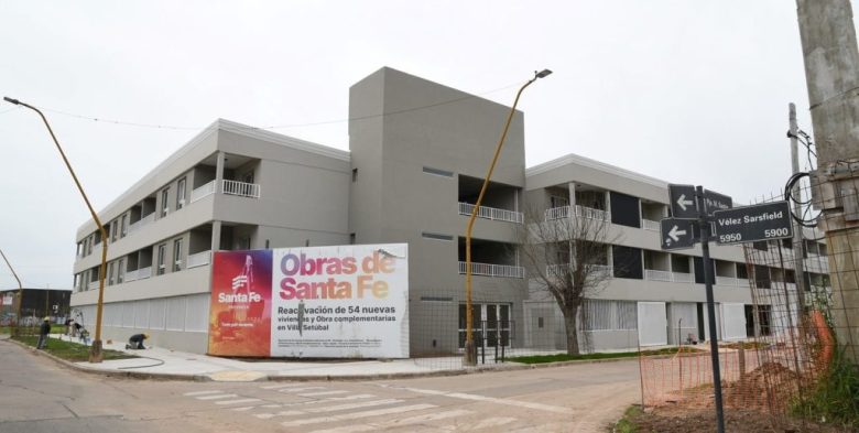 Entregan 54 viviendas a estatales y trabajadores de prensa en barrio Villa Setúbal de Santa Fe