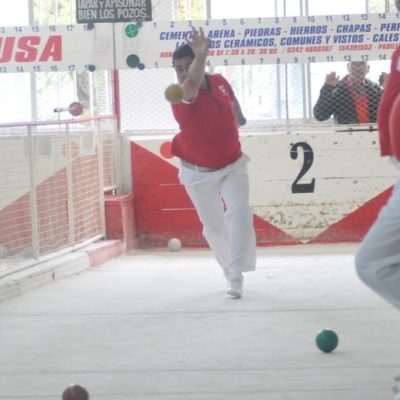 Historia de las bochas en Santa Fe: el juego tradicional de los clubes de barrio que marcó a generaciones