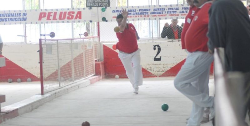 Historia de las bochas en Santa Fe: el juego tradicional de los clubes de barrio que marcó a generaciones