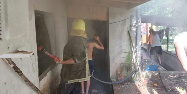 Incendio total de una vivienda en Misiones tras encender un espiral para repeler mosquitos