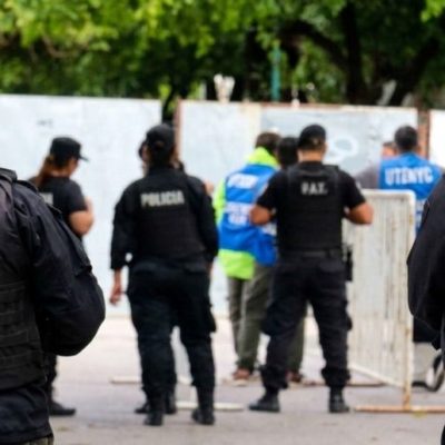 Tres policías de Santa Fe fueron expulsados de la fuerza con cese en el cobro de sus haberes