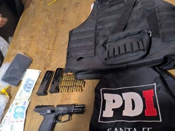 Prisión preventiva para la policía que encubrió a su novio prófugo por un homicidio en Santa Fe