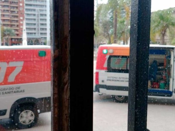 Despliegue sanitario en Casa de Gobierno de Santa Fe por la descompensación de un trabajador