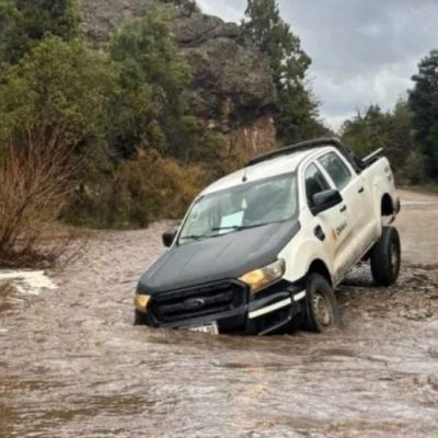 Temporal en Neuquén: desbordes de ríos, evacuaciones y cortes de rutas por fuertes lluvias y vientos