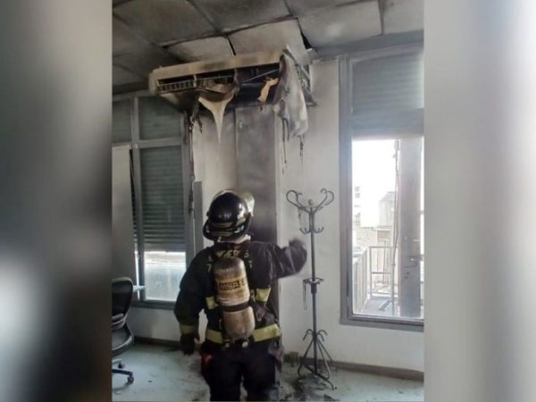 Principio de incendio en un edificio de la peatonal San Martín en Santa Fe movilizó a los Bomberos