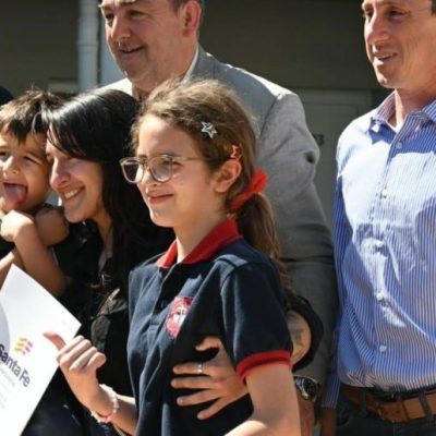 Villa Setúbal: entre aplausos y emoción, 54 familias recibieron las llaves de sus viviendas