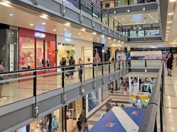 El consumo amagó con rebotar en julio, pero los tres canales siguen en rojo en el año