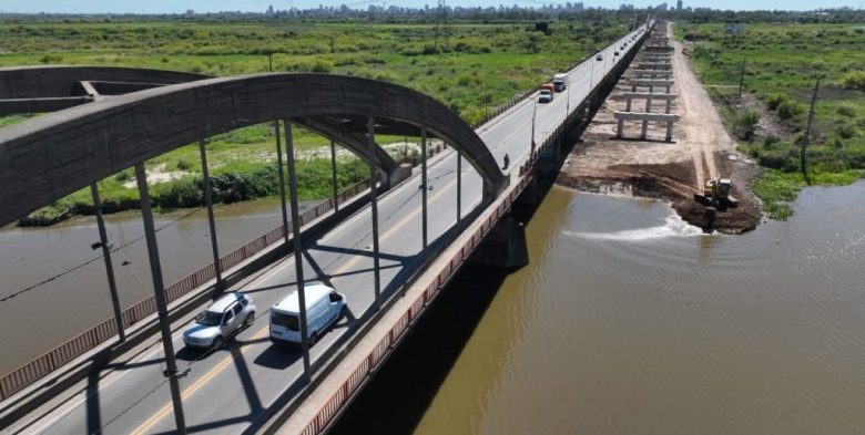 Policías evitaron que un hombre se arrojara desde los arcos del Puente Carretero que une Santa Fe y Santo Tomé