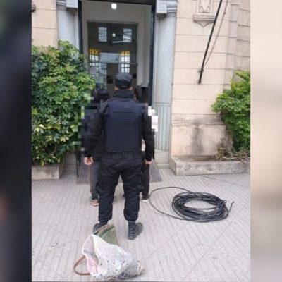 Detuvieron a dos jóvenes con 50 metros de cables robados en la vía pública en la ciudad de Santa Fe
